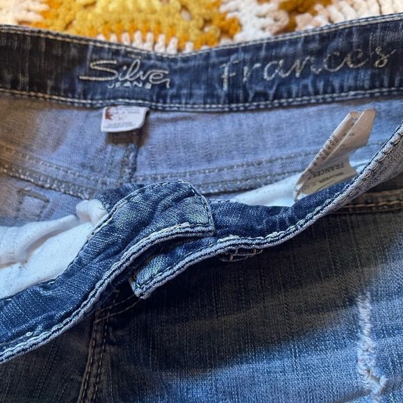 Silver Frances slightly destroyed jean shorts sz 26 - Picture 3 of 7